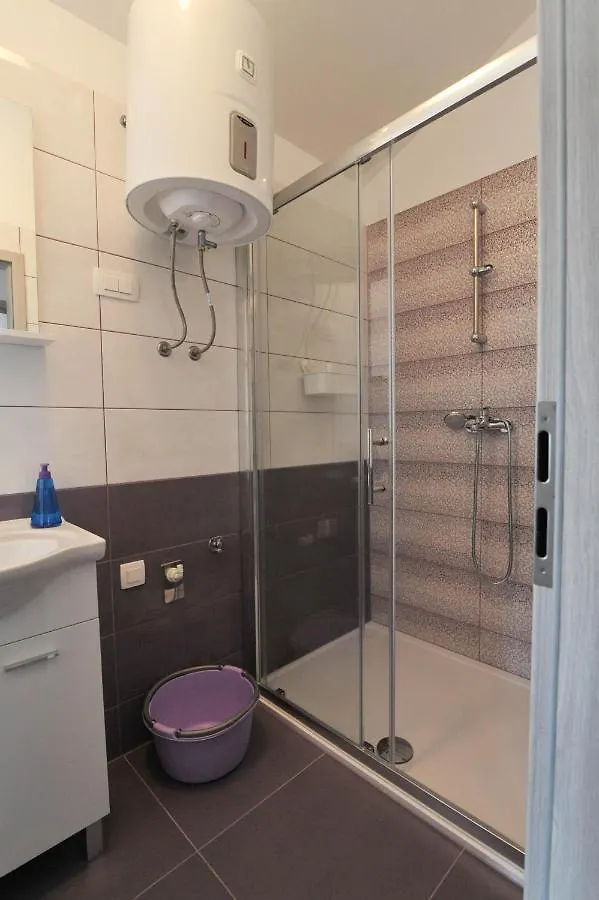 Apartment Apartmani Rebecca Vir