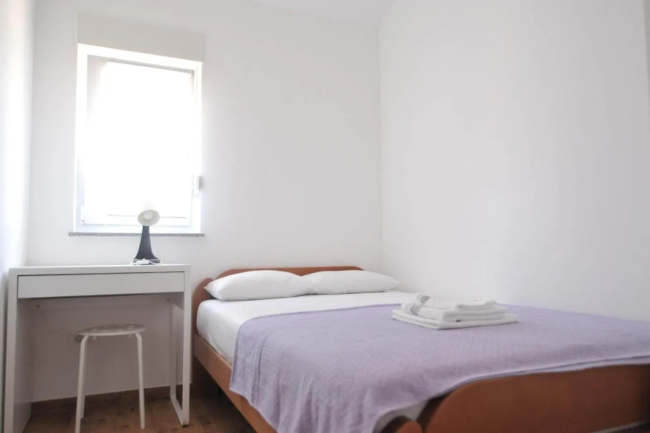 Apartment Apartmani Rebecca Vir
