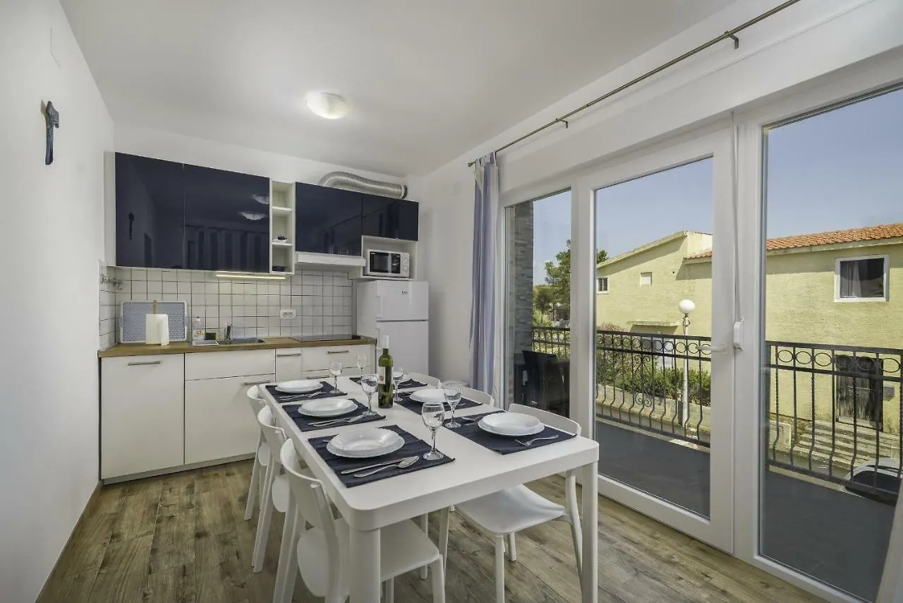 Apartment Apartmani Rebecca Vir